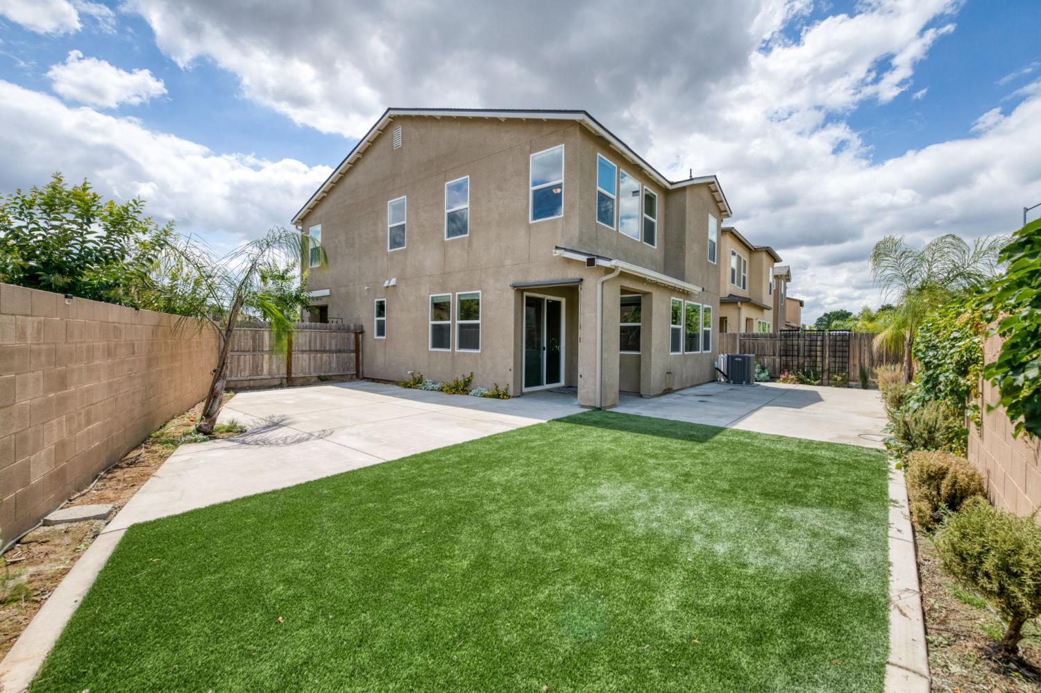 5402 W Santa Barbara, Fresno, CA 93722