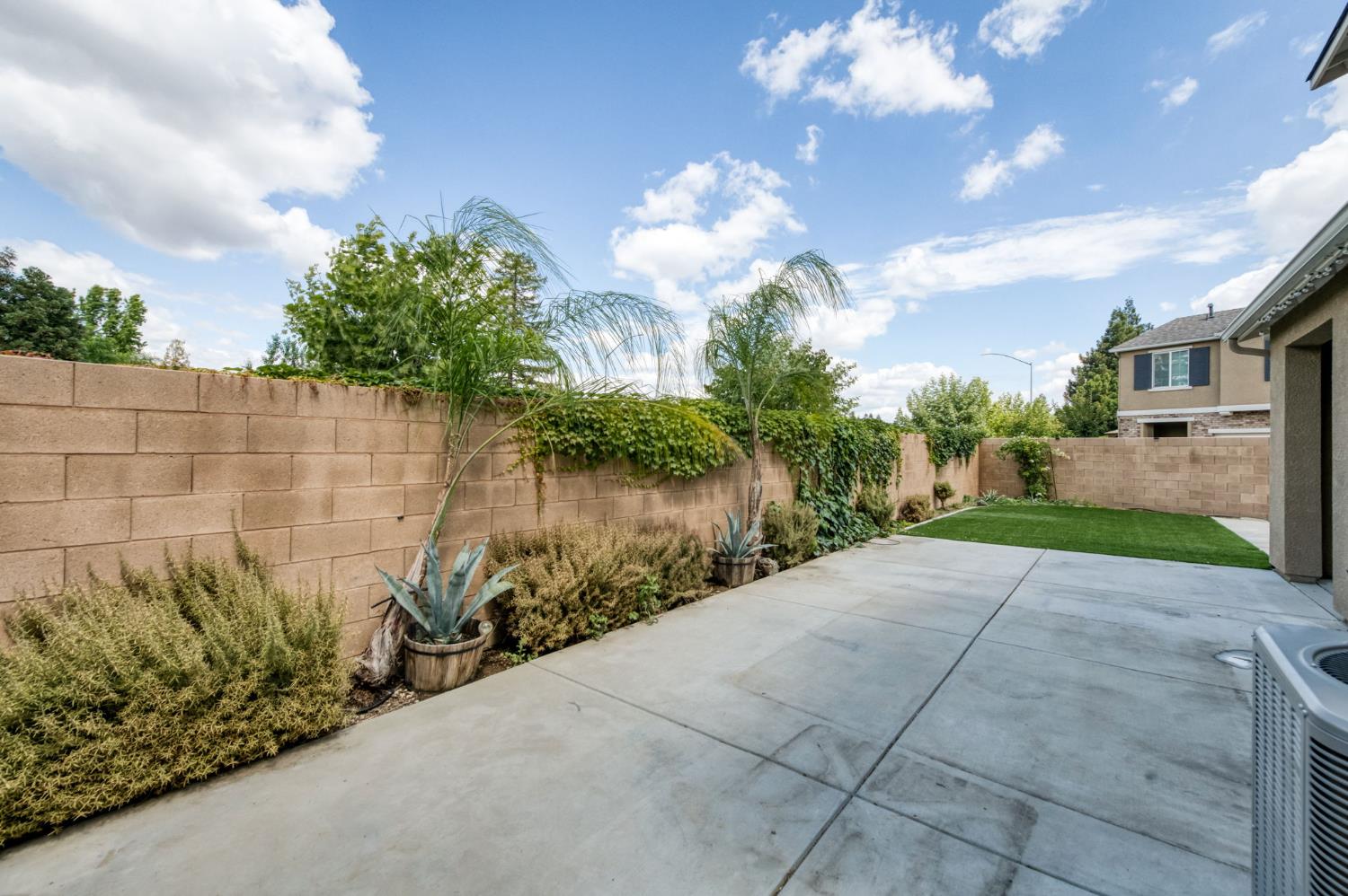 5402 W Santa Barbara, Fresno, CA 93722