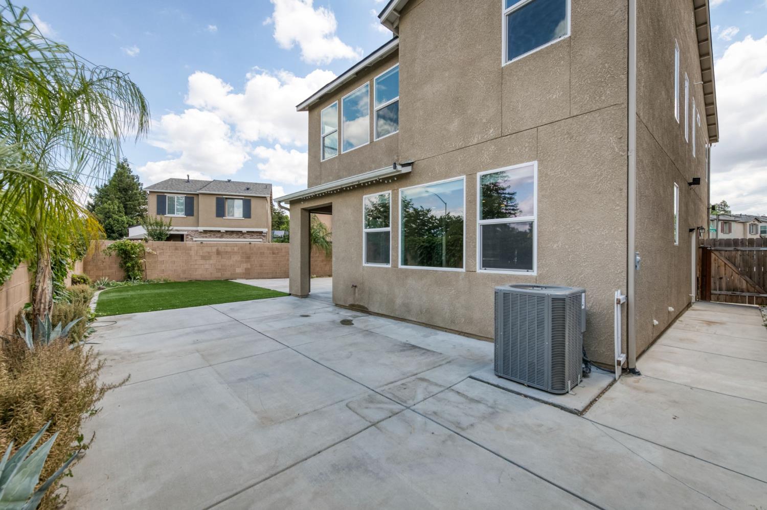 5402 W Santa Barbara, Fresno, CA 93722
