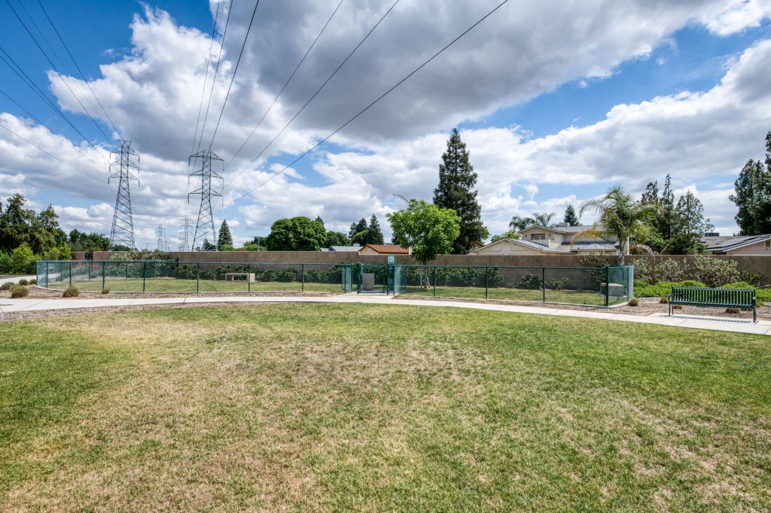 5402 W Santa Barbara, Fresno, CA 93722