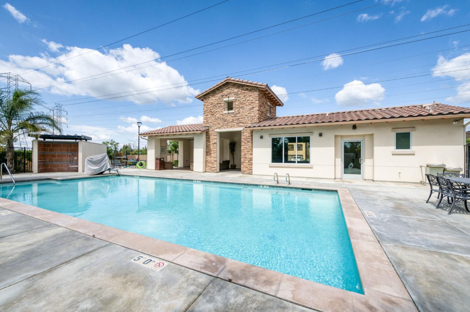 5402 W Santa Barbara, Fresno, CA 93722