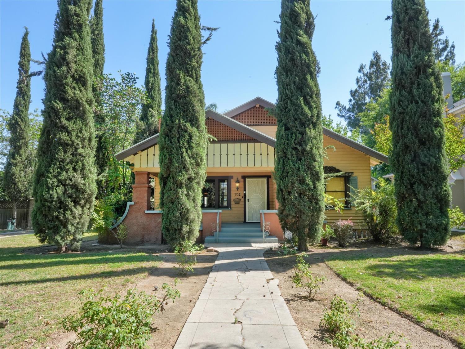 702 E Peralta Way, Fresno, CA 93704