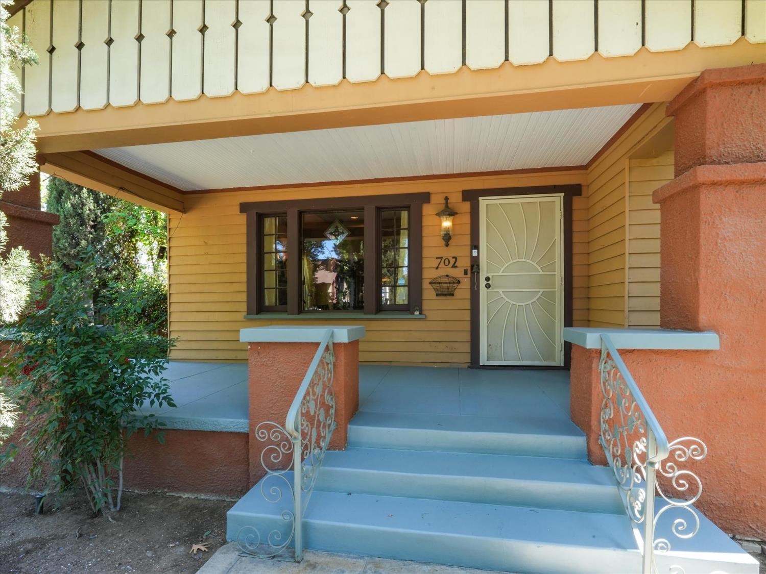 702 E Peralta Way, Fresno, CA 93704