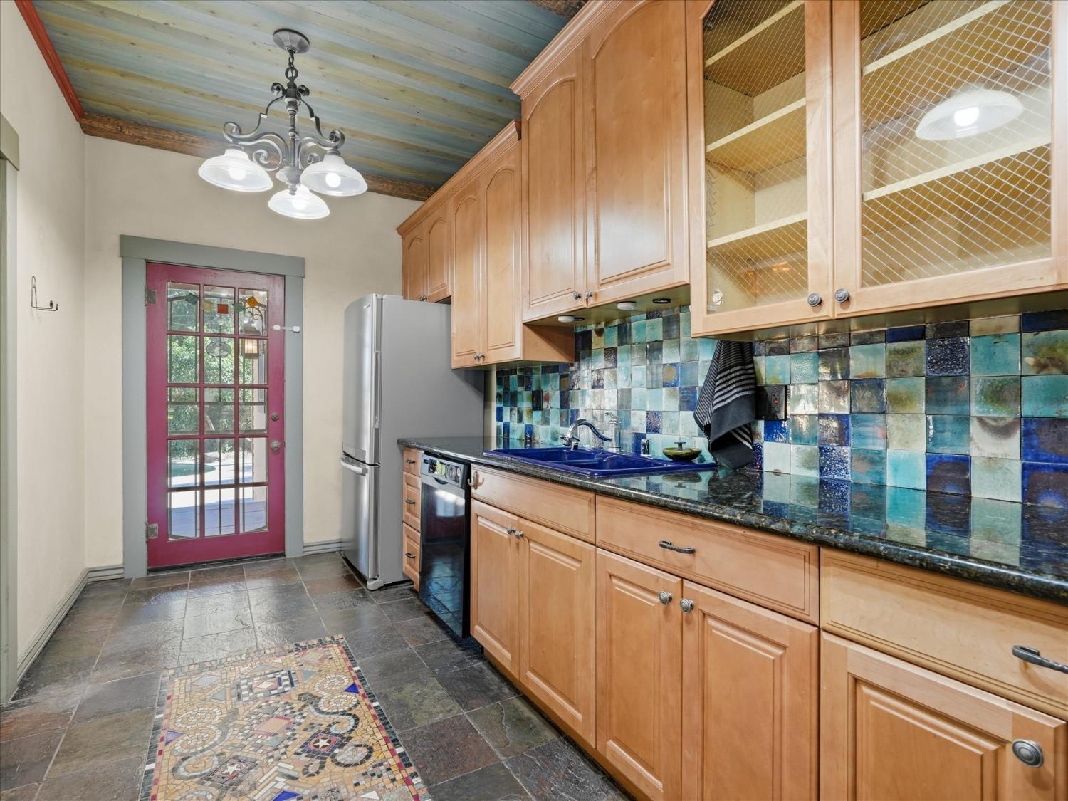 702 E Peralta Way, Fresno, CA 93704