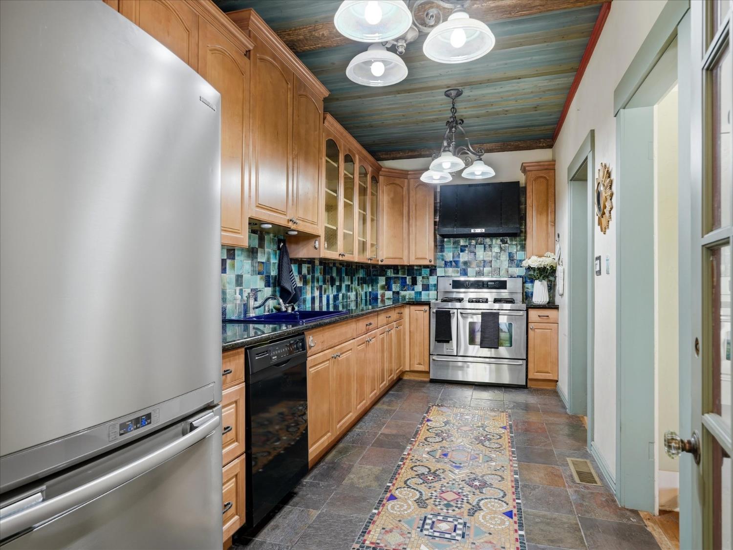 702 E Peralta Way, Fresno, CA 93704