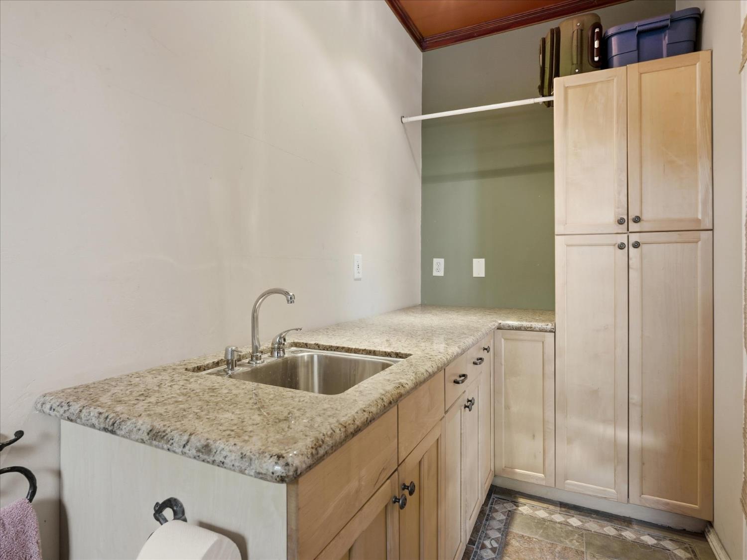 702 E Peralta Way, Fresno, CA 93704