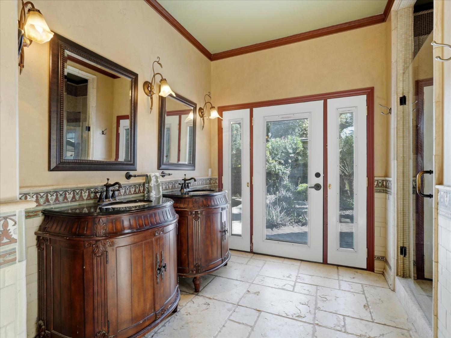 702 E Peralta Way, Fresno, CA 93704