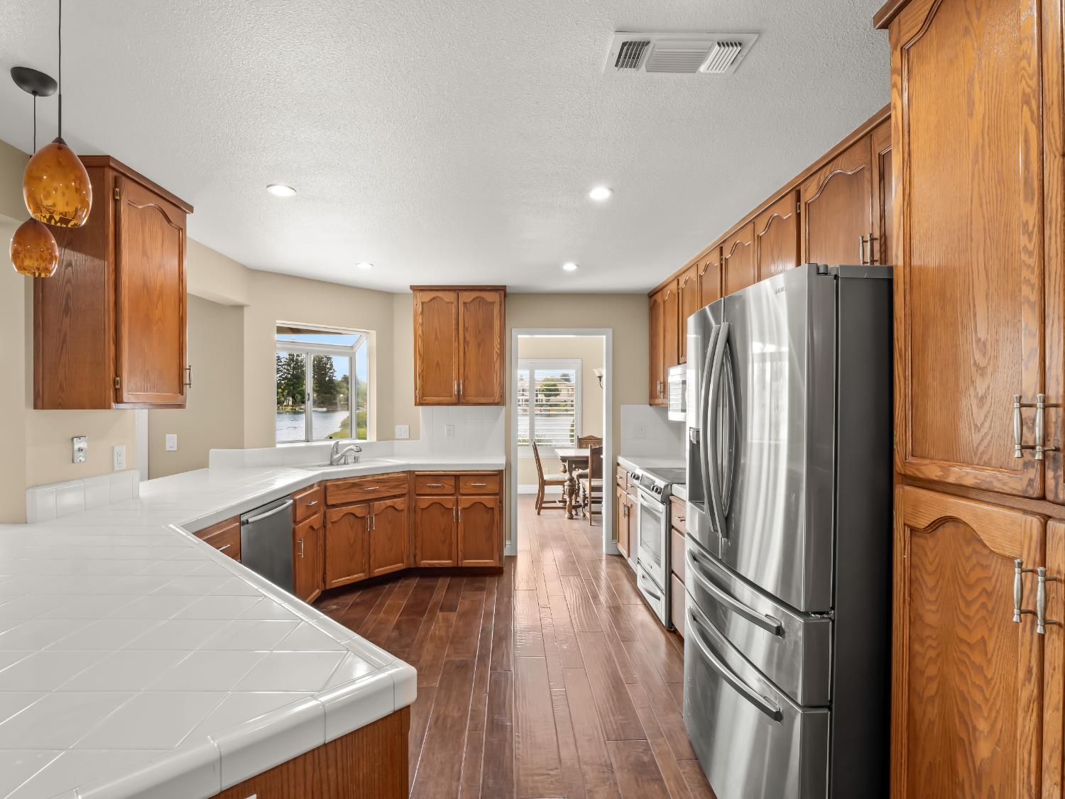 859 E Catalina Circle, Fresno, CA 93730