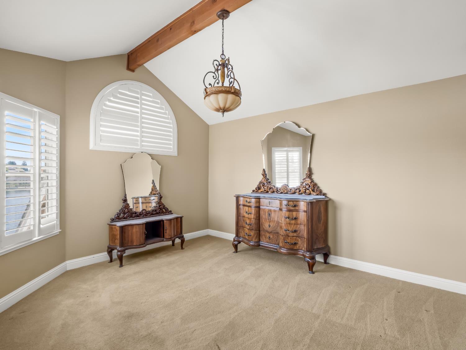 859 E Catalina Circle, Fresno, CA 93730