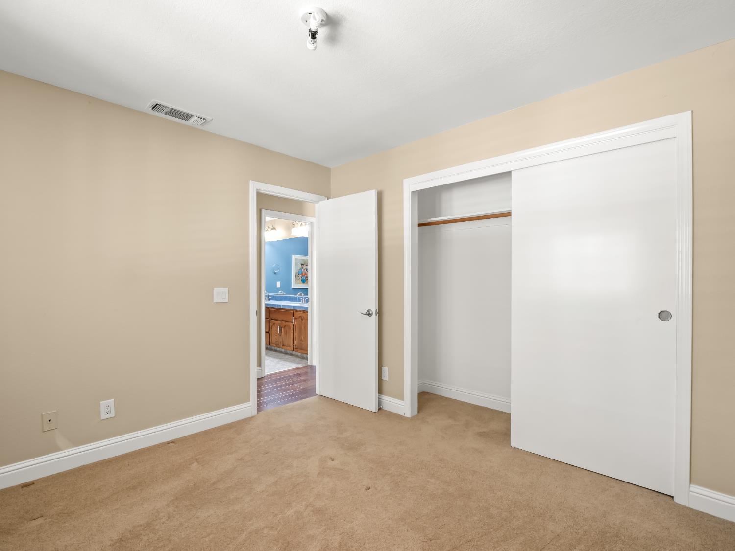 859 E Catalina Circle, Fresno, CA 93730