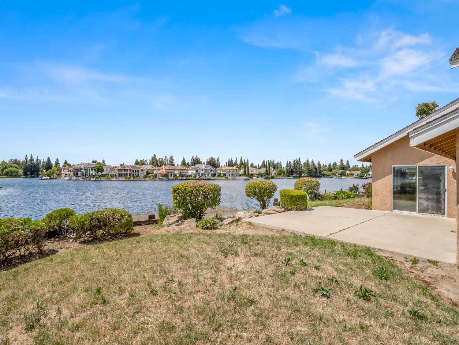859 E Catalina Circle, Fresno, CA 93730