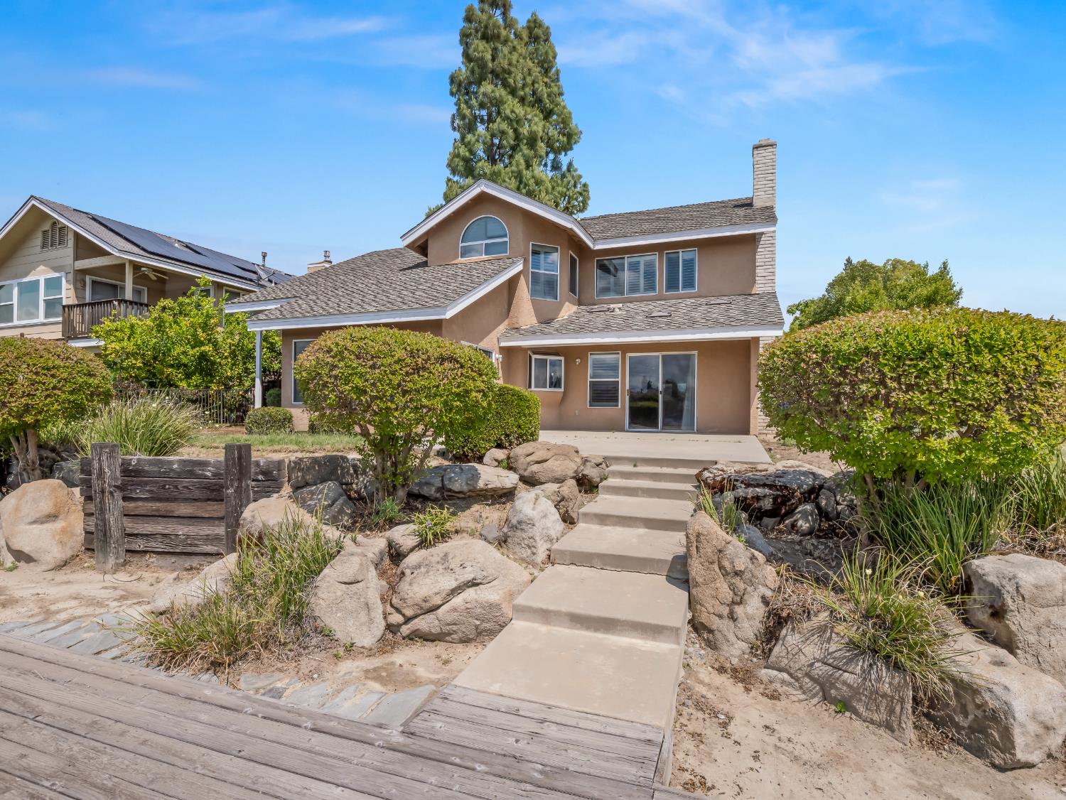 859 E Catalina Circle, Fresno, CA 93730