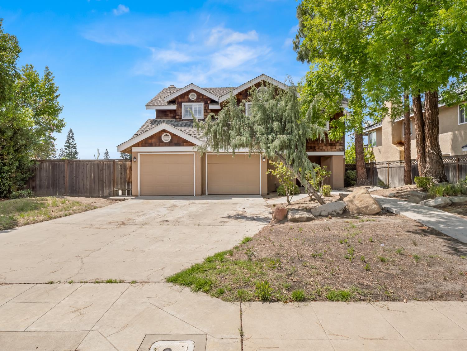859 E Catalina Circle, Fresno, CA 93730