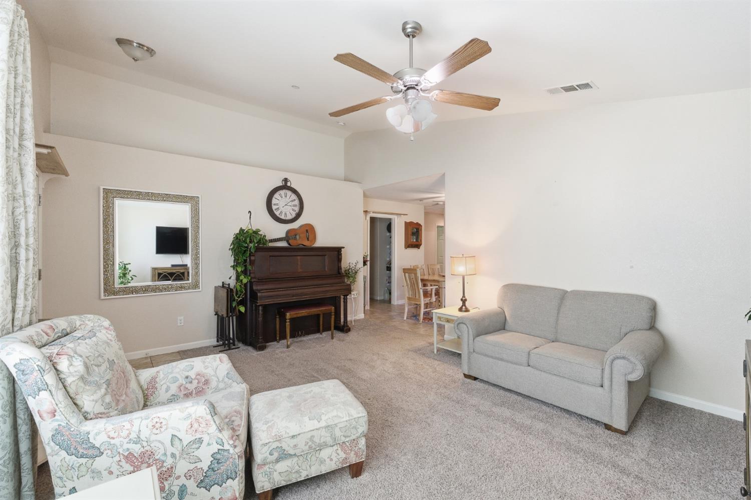 5559 E Truman Ave, Fresno, CA 93727