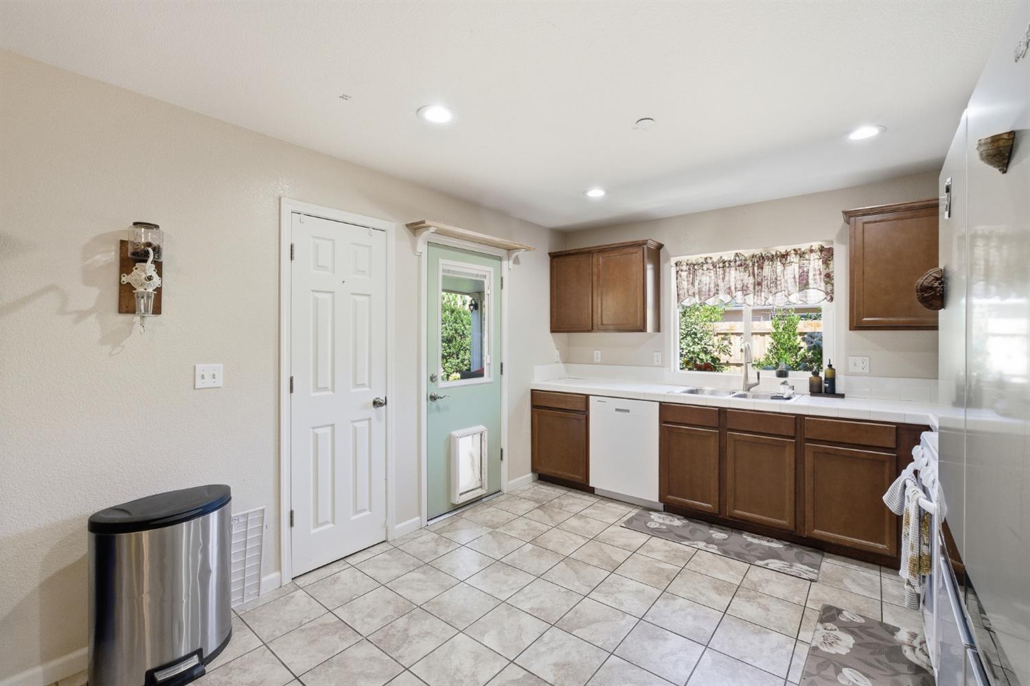 5559 E Truman Ave, Fresno, CA 93727