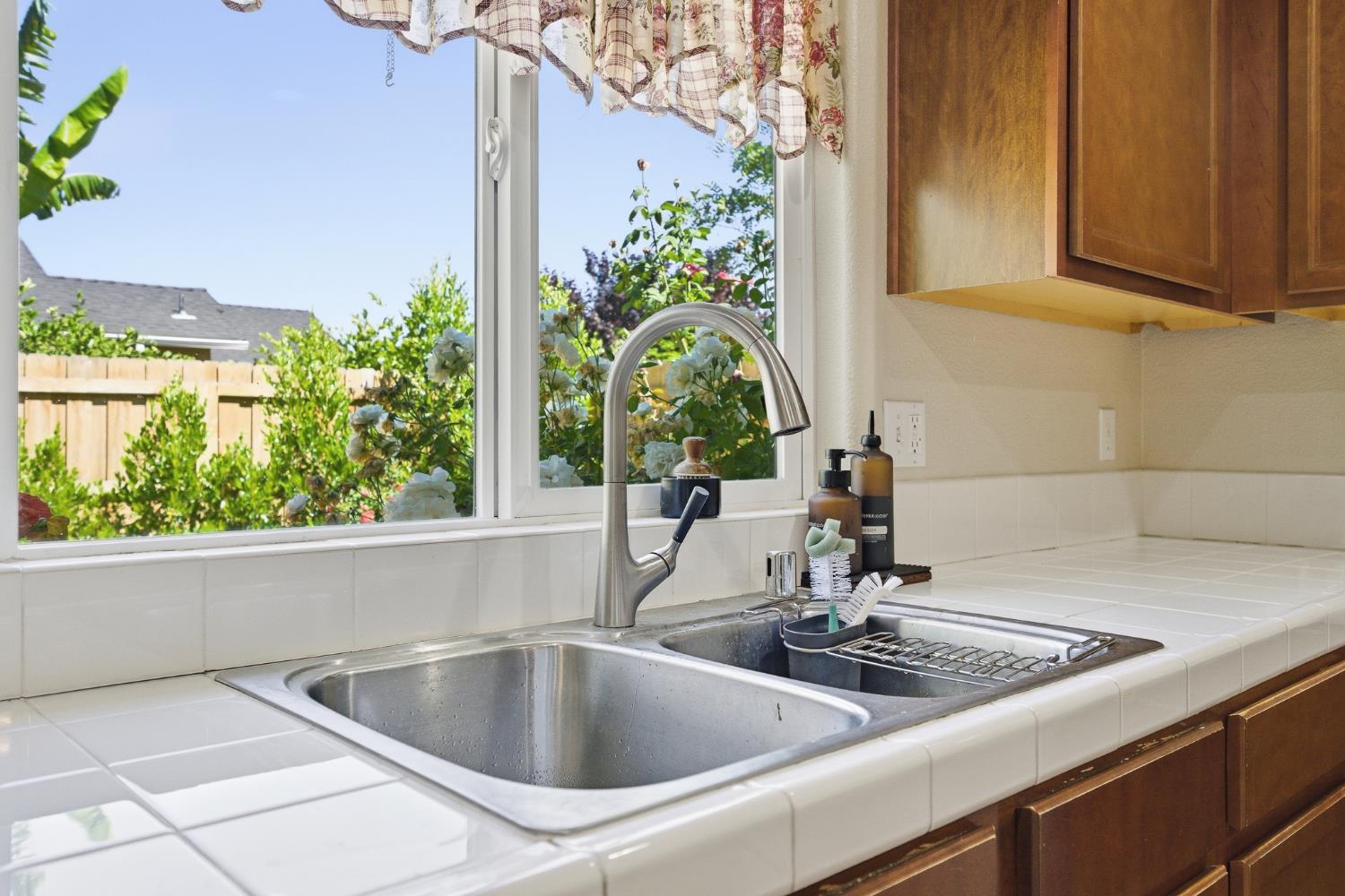 5559 E Truman Ave, Fresno, CA 93727