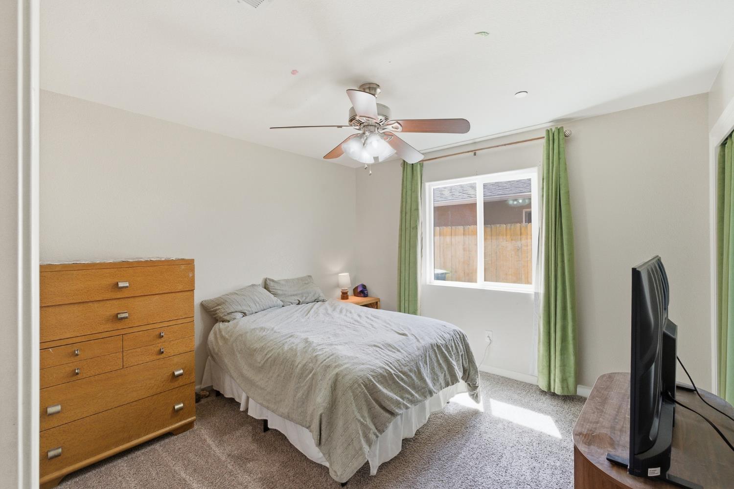 5559 E Truman Ave, Fresno, CA 93727