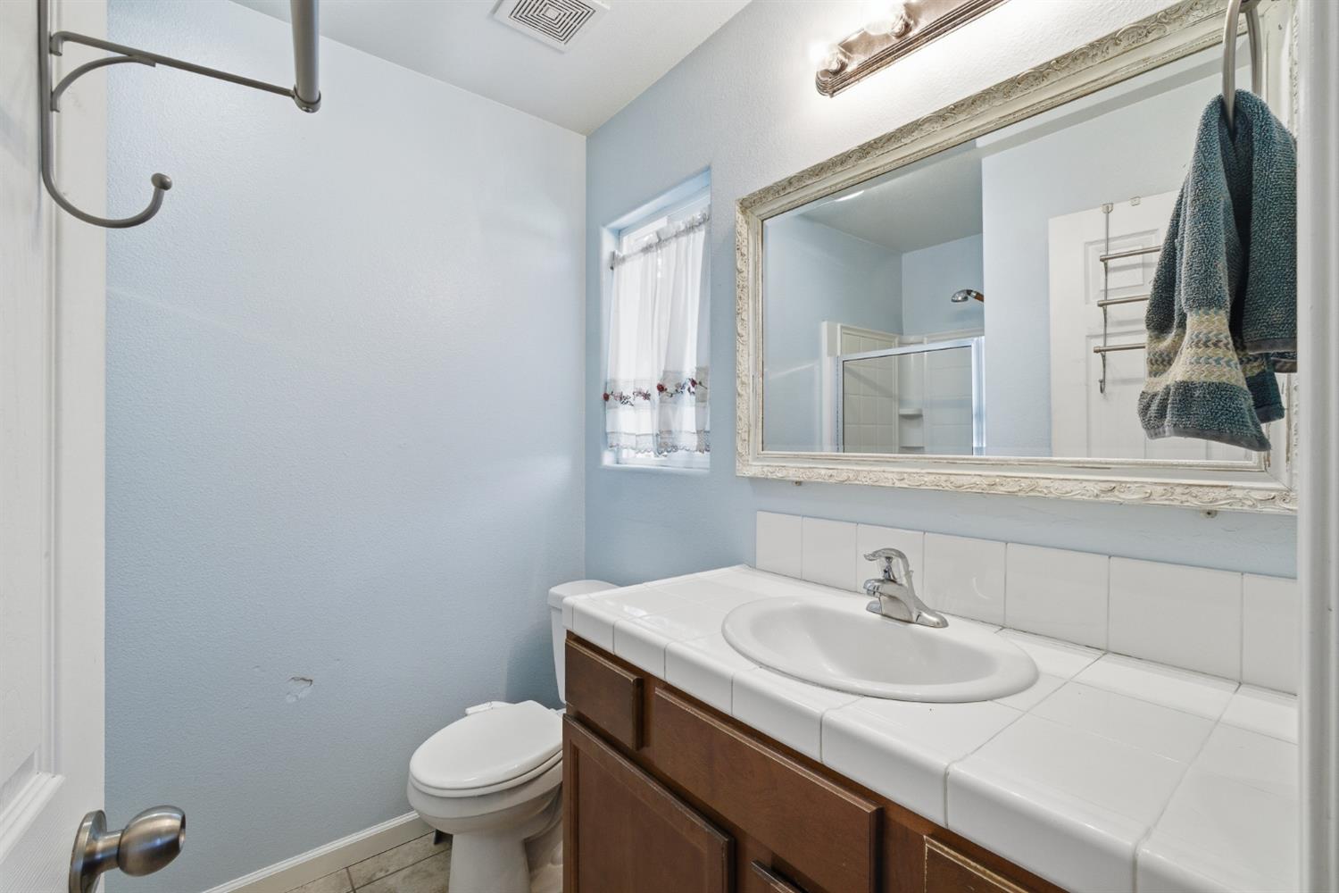 5559 E Truman Ave, Fresno, CA 93727