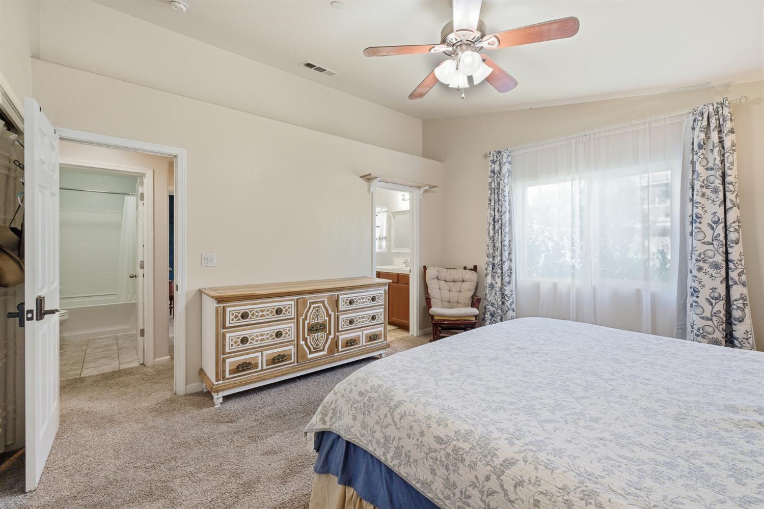 5559 E Truman Ave, Fresno, CA 93727