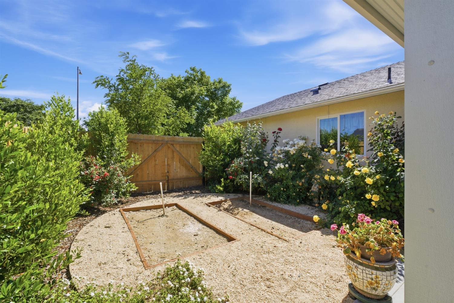 5559 E Truman Ave, Fresno, CA 93727