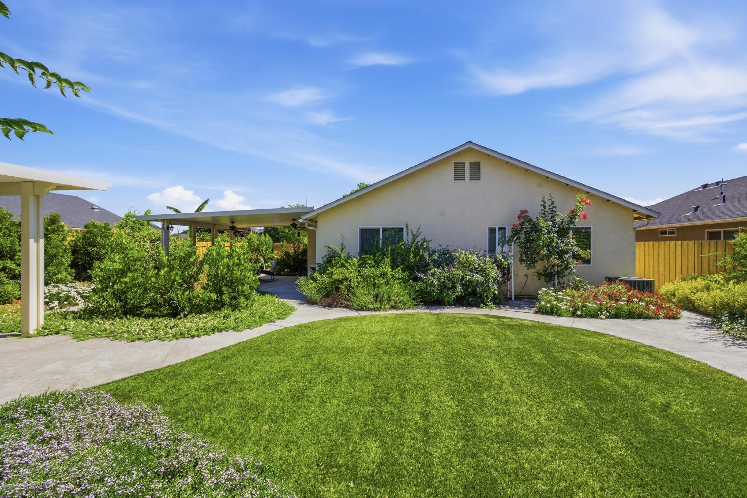 5559 E Truman Ave, Fresno, CA 93727