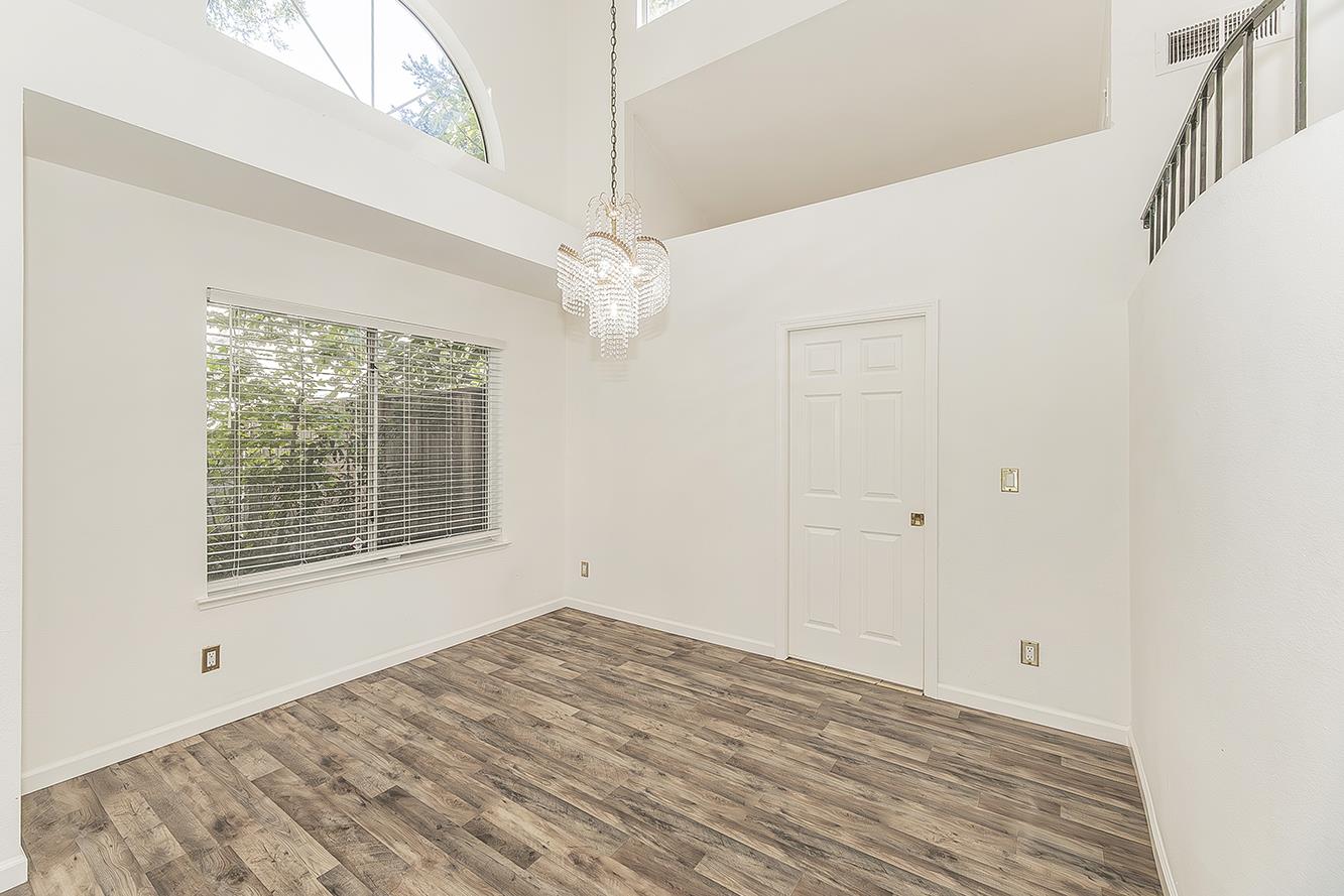 837 E Buckhill Rd, Fresno, CA 93720