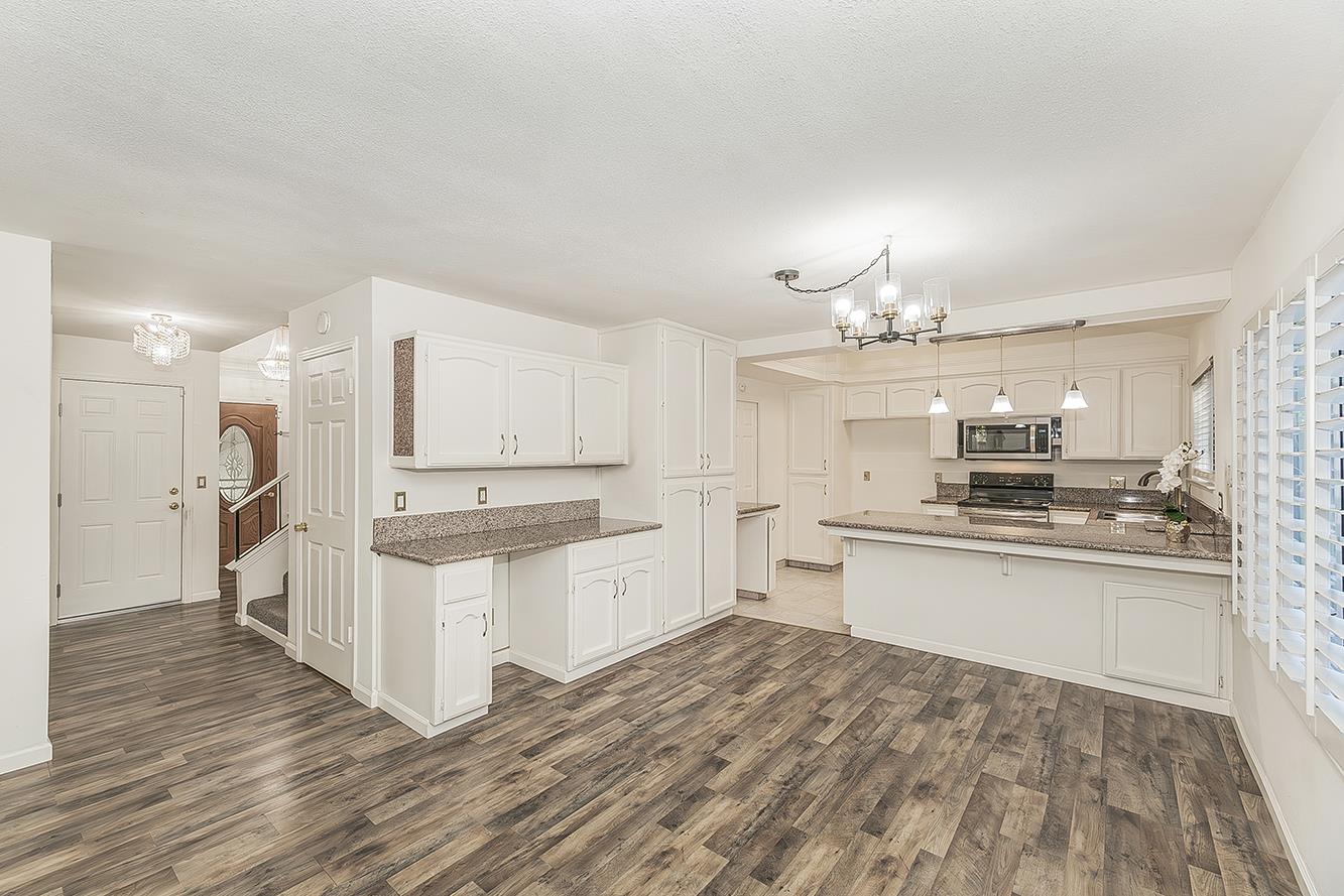 837 E Buckhill Rd, Fresno, CA 93720