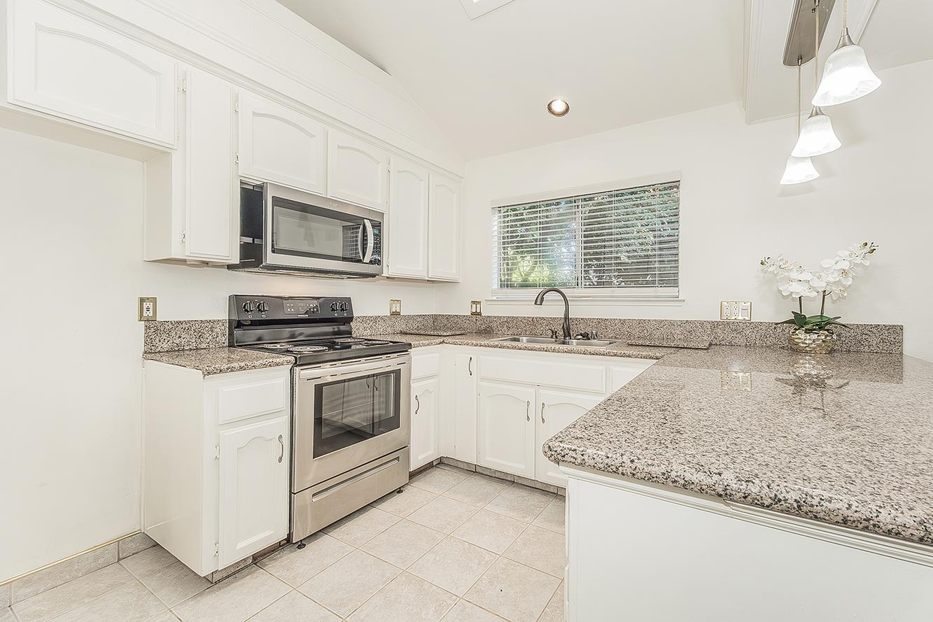 837 E Buckhill Rd, Fresno, CA 93720