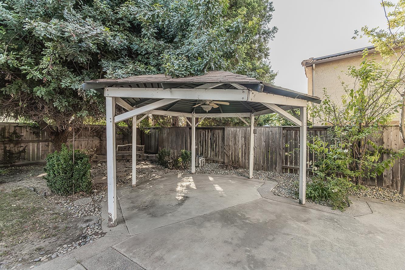 837 E Buckhill Rd, Fresno, CA 93720