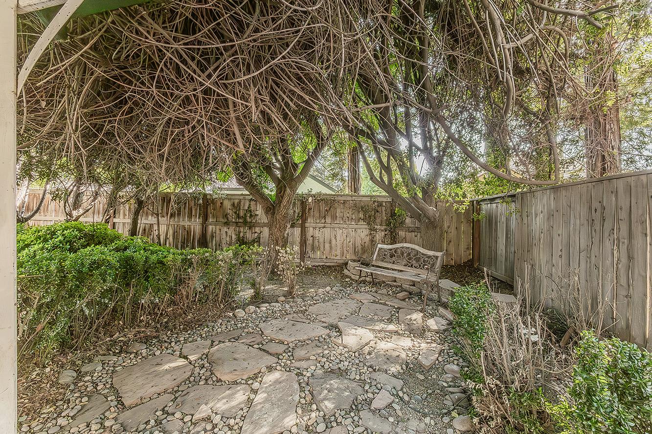 837 E Buckhill Rd, Fresno, CA 93720
