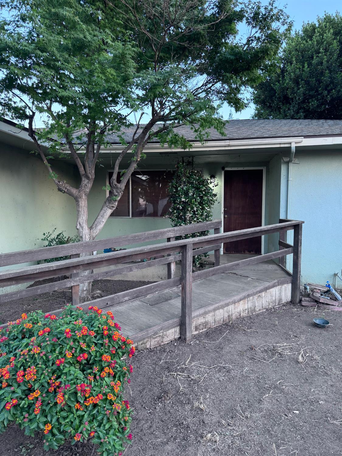 5074 E Platt Ave, Fresno, CA 93727