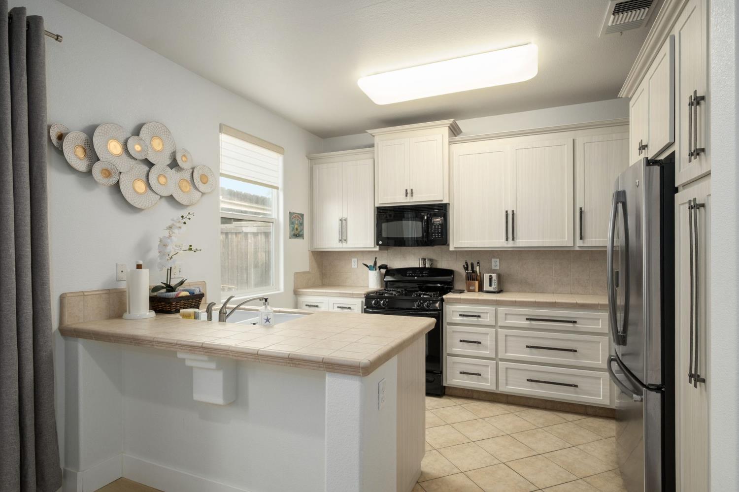 4680 Javier Way, Fresno, CA 93722