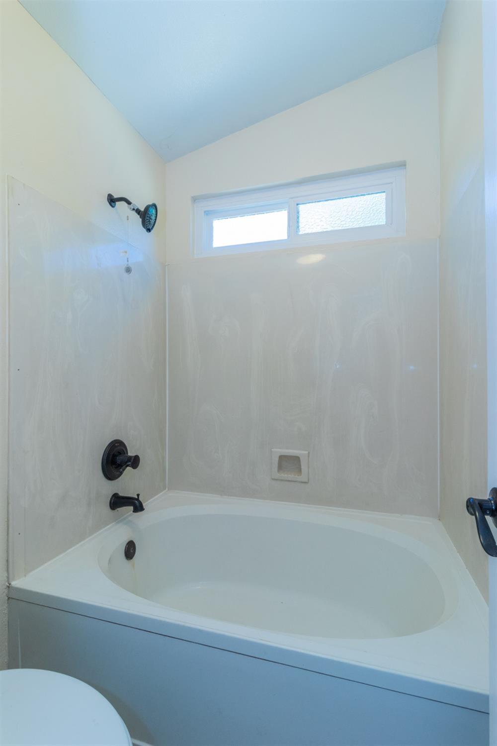 7771 N Baird Ave, Fresno, CA 93720