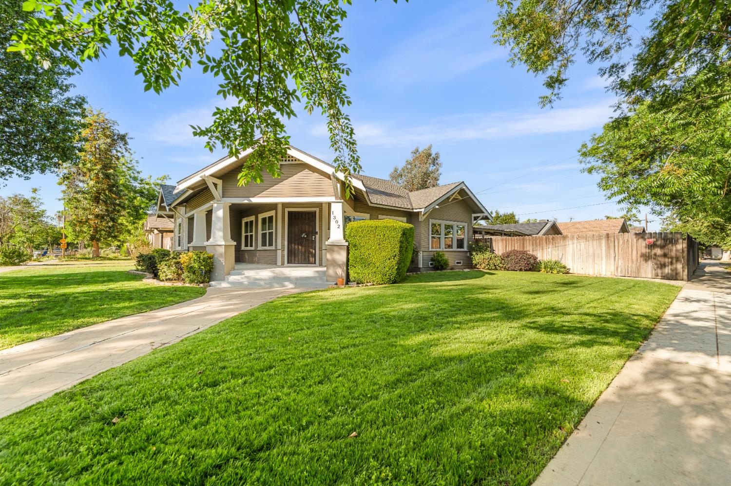 1302 N Safford, Fresno, CA 93728