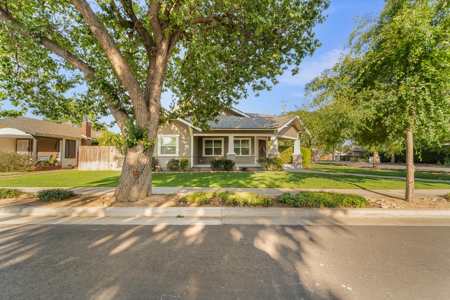 1302 N Safford, Fresno, CA 93728