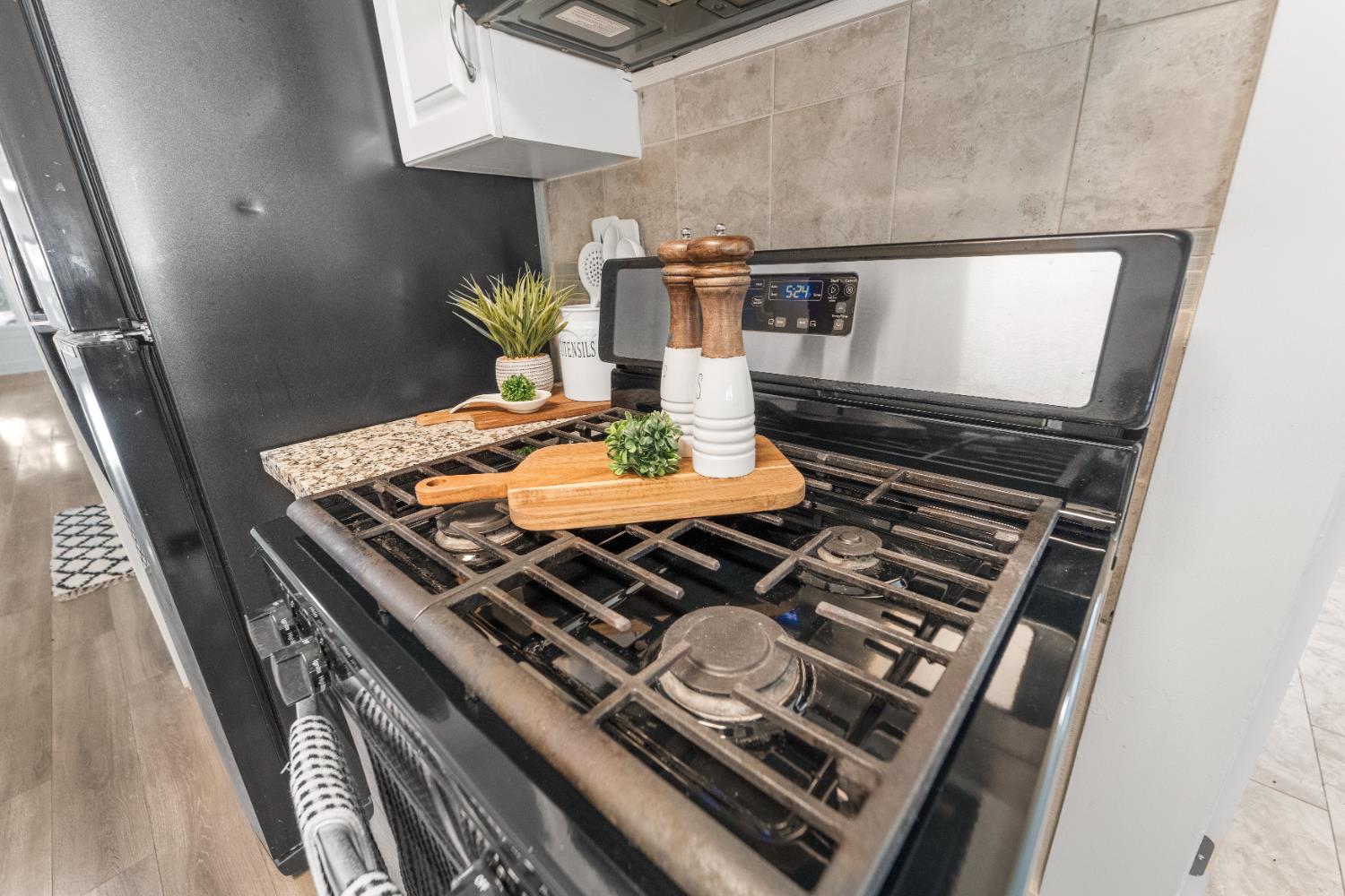 1302 N Safford, Fresno, CA 93728