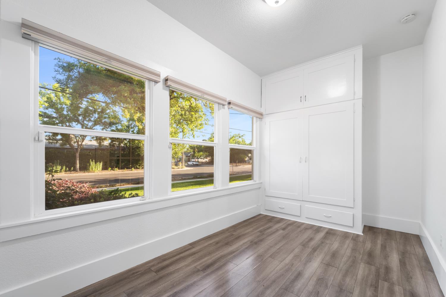 1302 N Safford, Fresno, CA 93728
