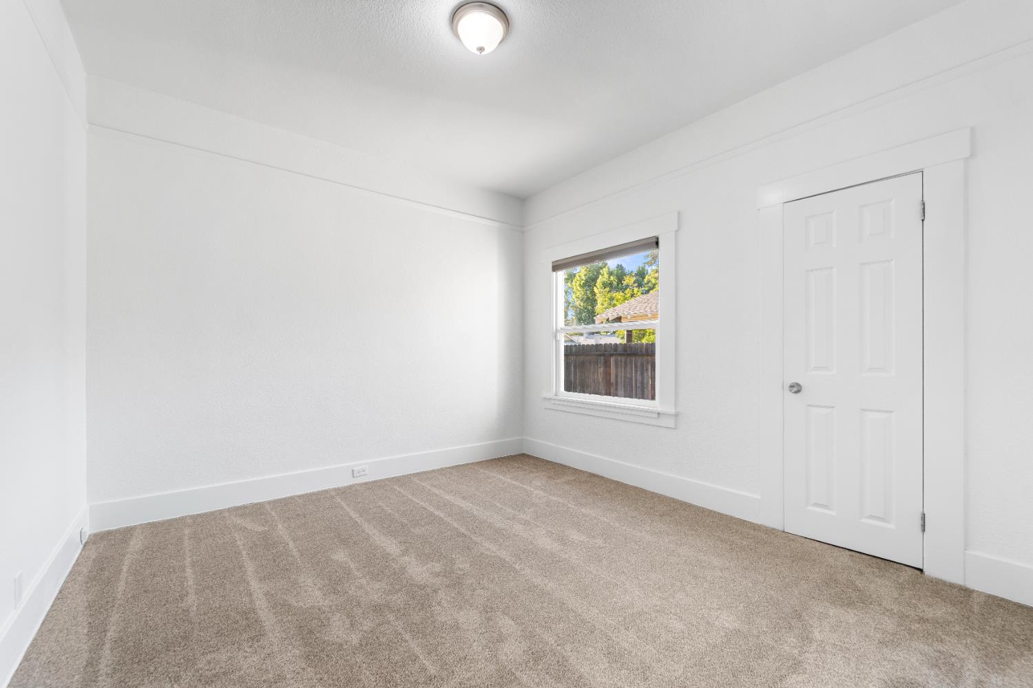 1302 N Safford, Fresno, CA 93728