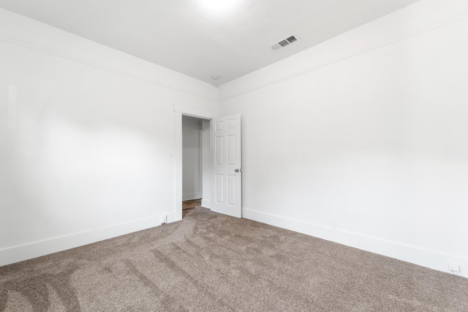 1302 N Safford, Fresno, CA 93728