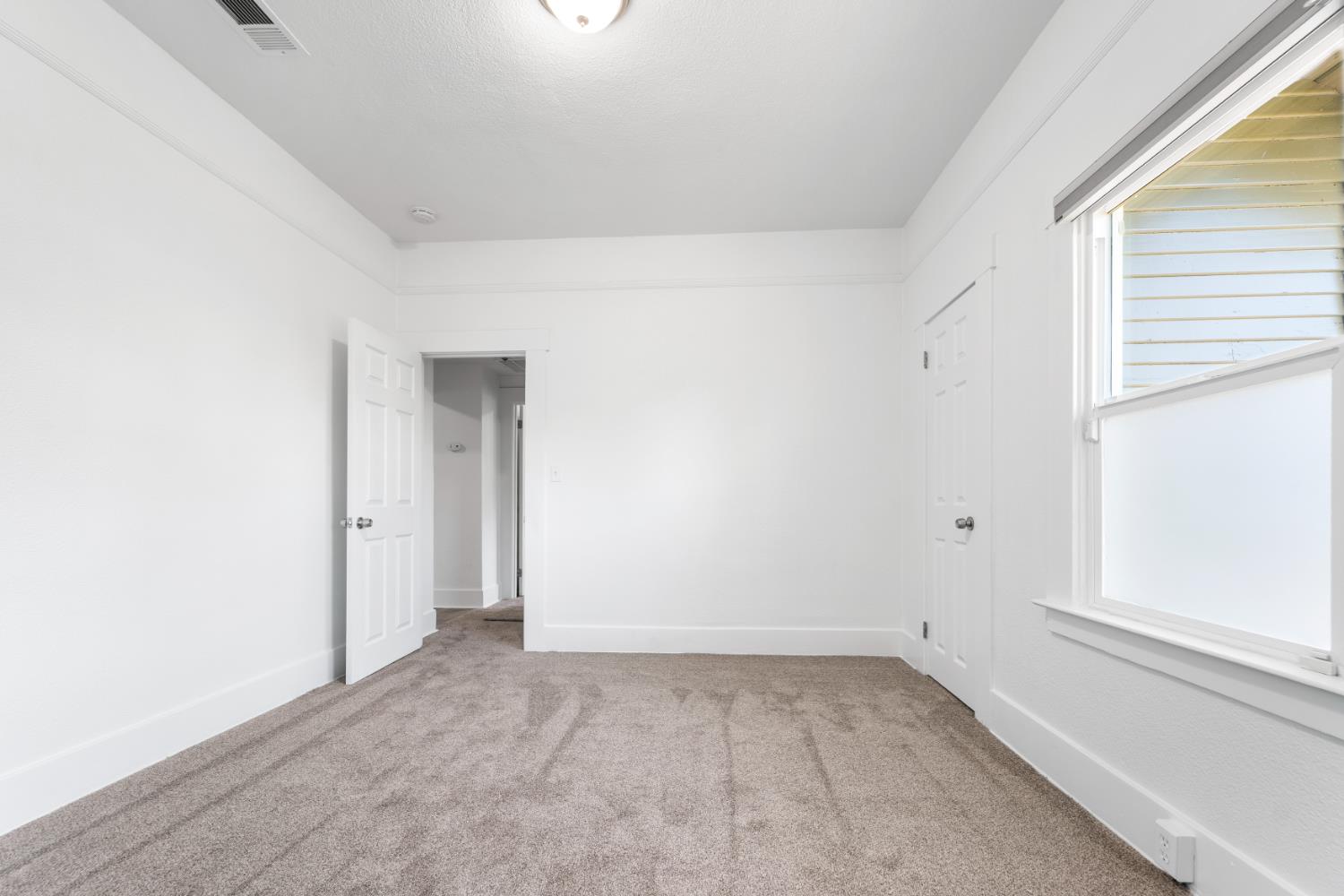 1302 N Safford, Fresno, CA 93728