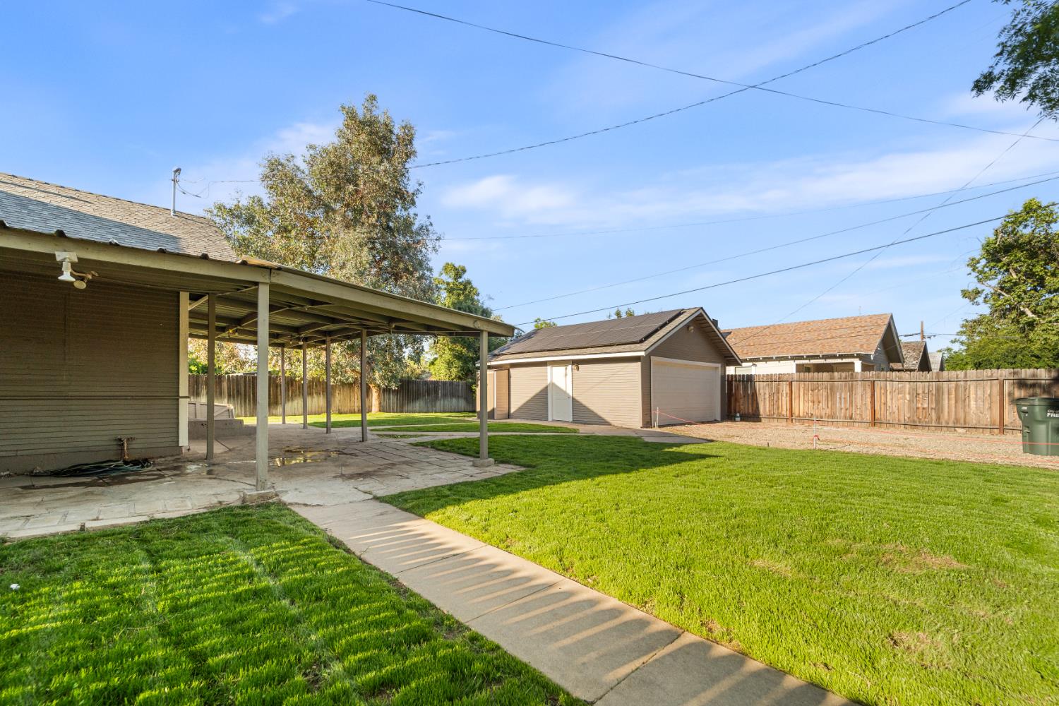 1302 N Safford, Fresno, CA 93728
