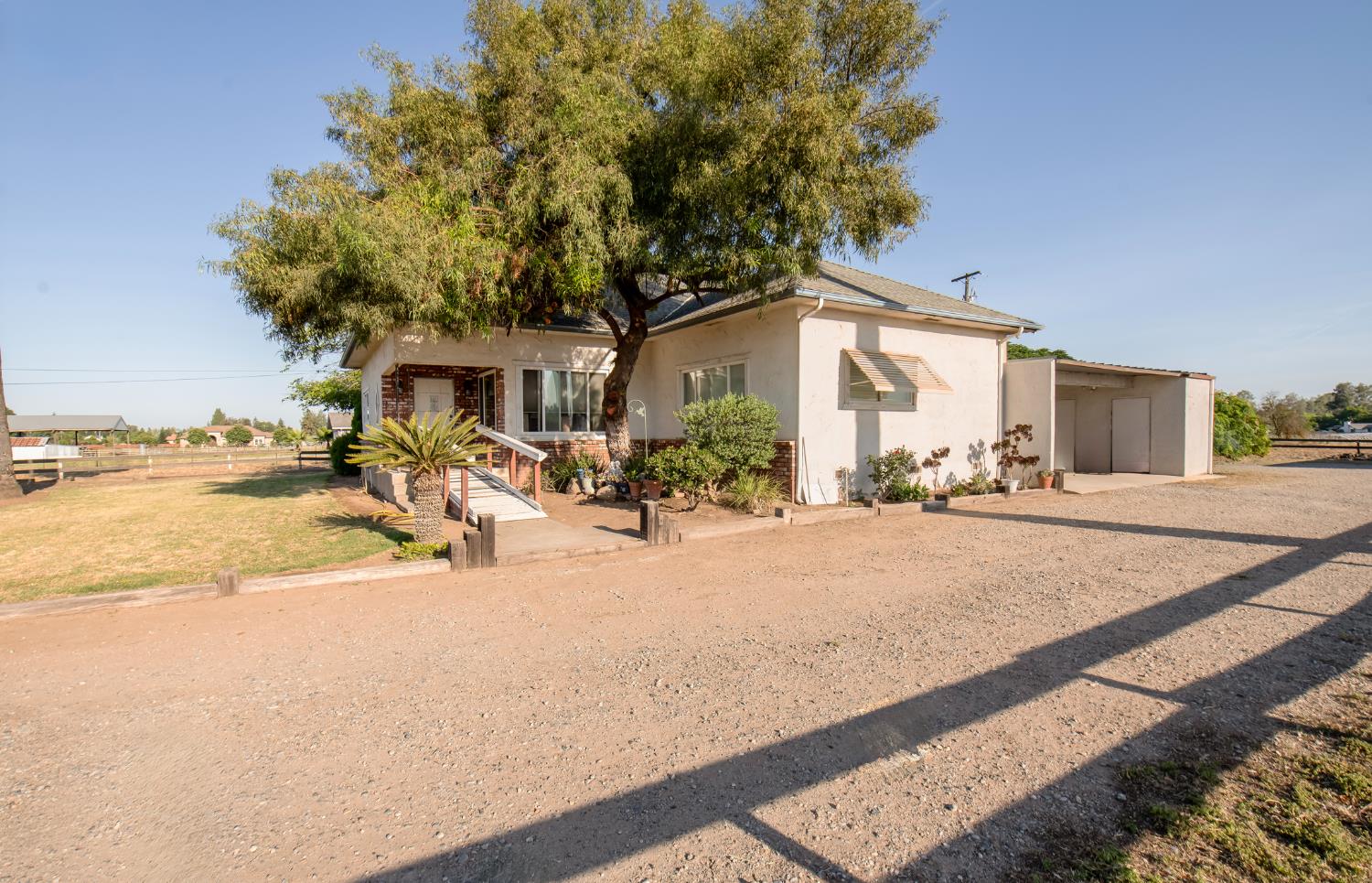 8294 E Hedges Ave, Fresno, CA 93737