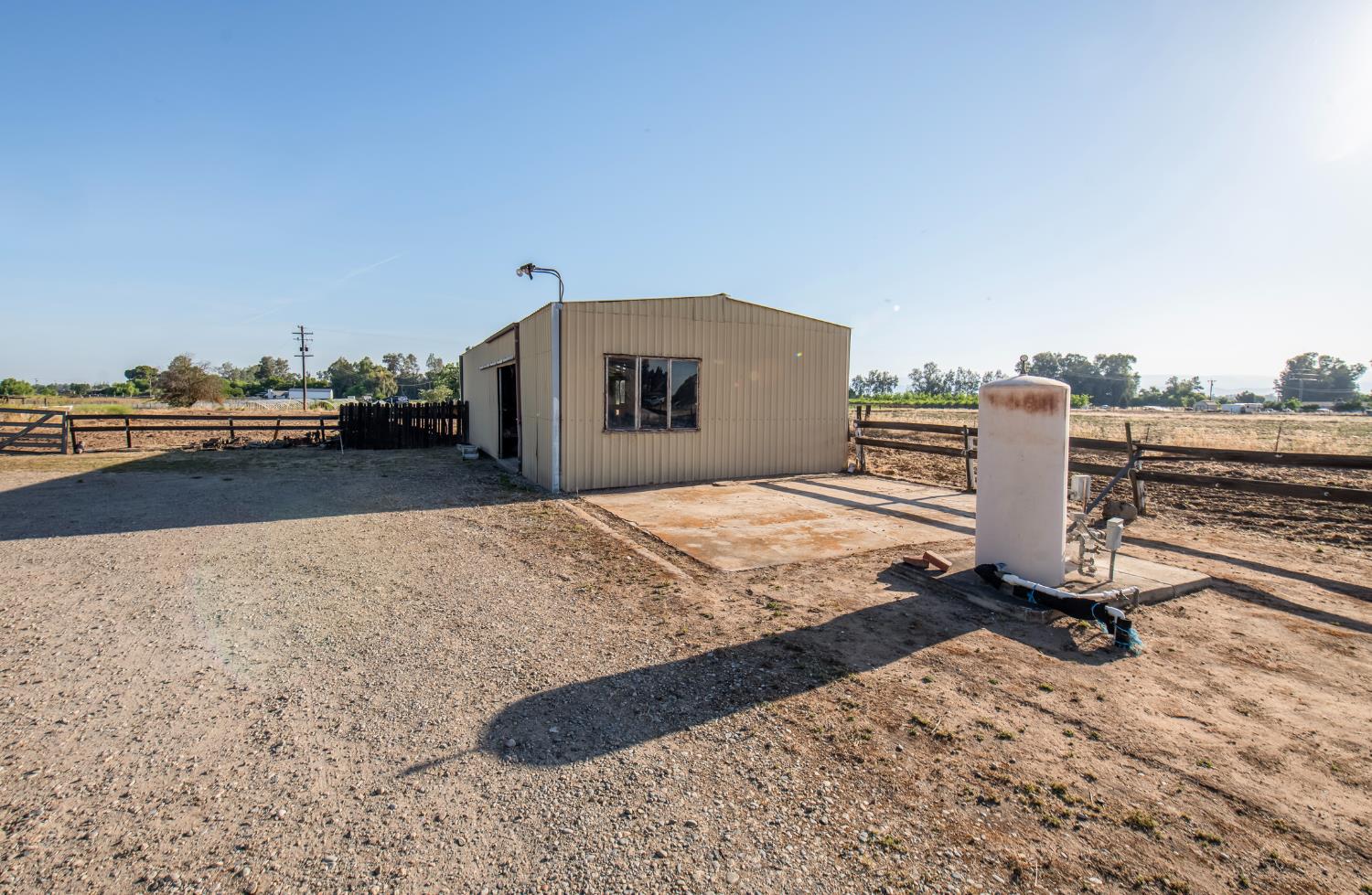 8294 E Hedges Ave, Fresno, CA 93737