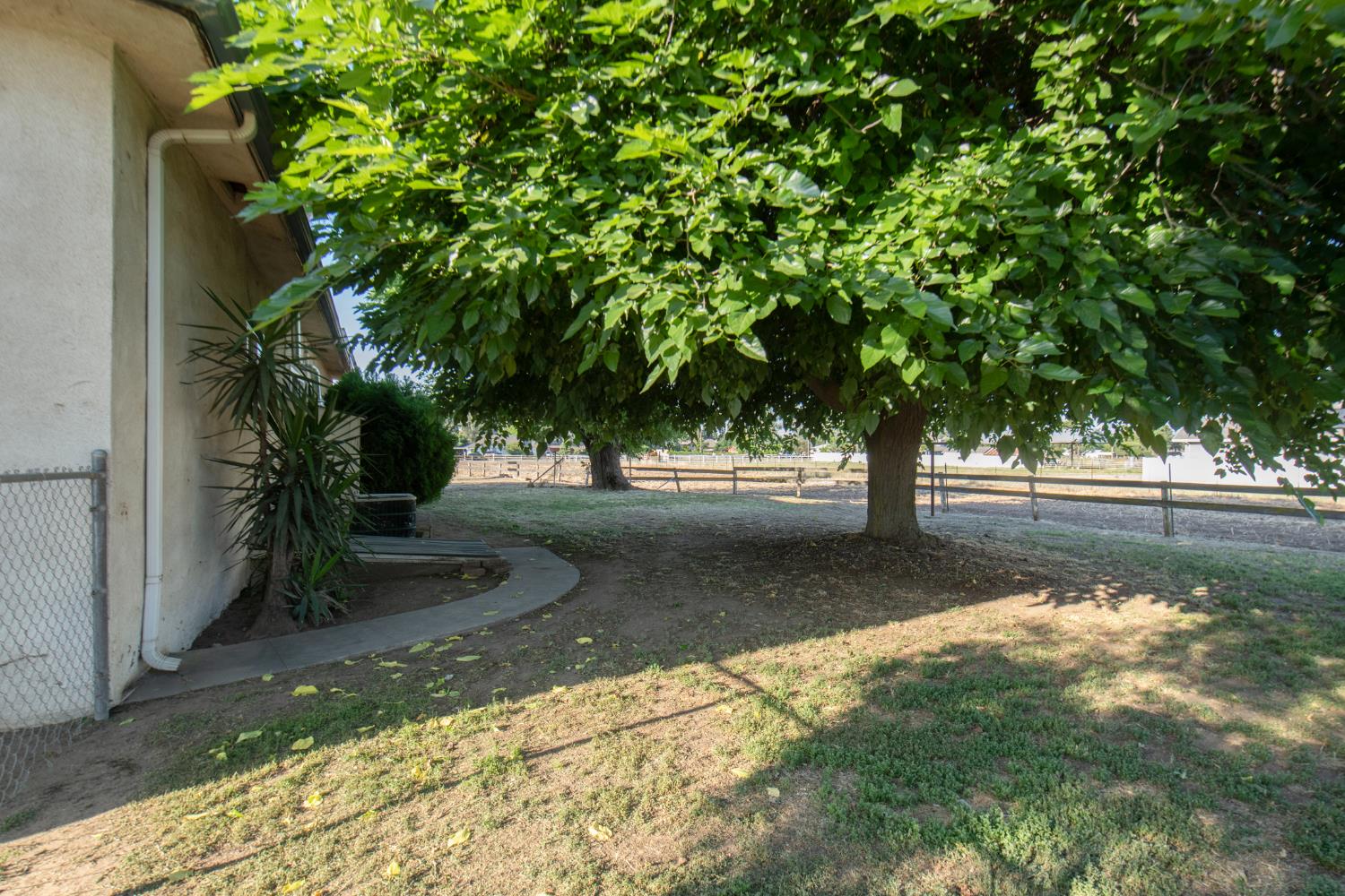 8294 E Hedges Ave, Fresno, CA 93737