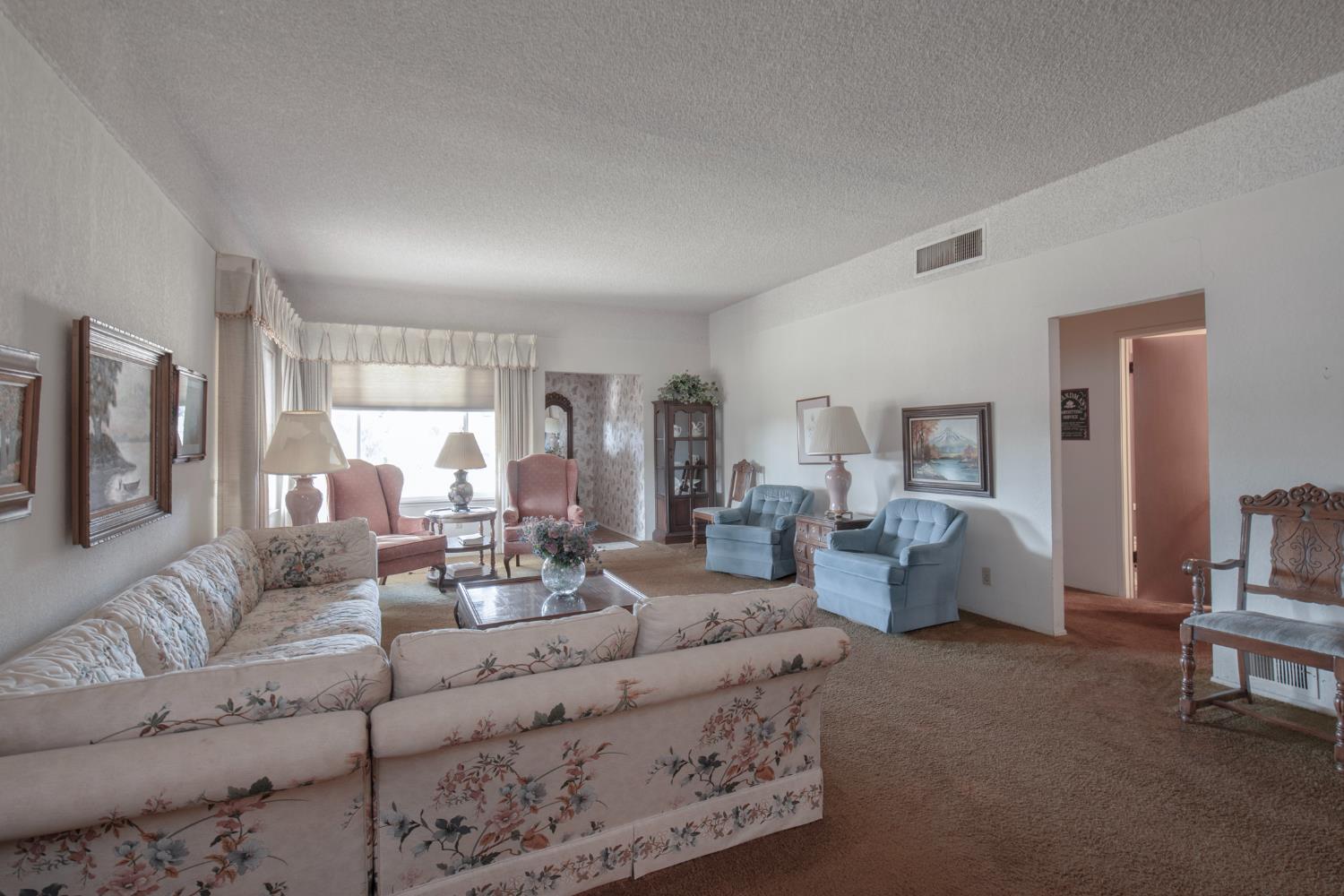 8294 E Hedges Ave, Fresno, CA 93737