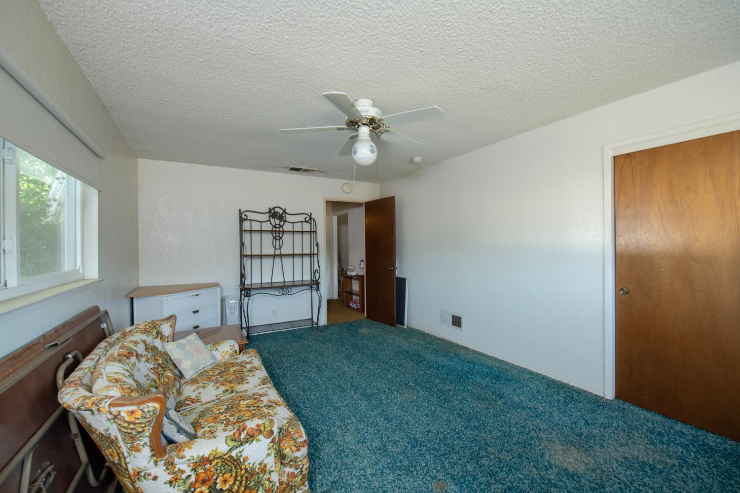 8294 E Hedges Ave, Fresno, CA 93737