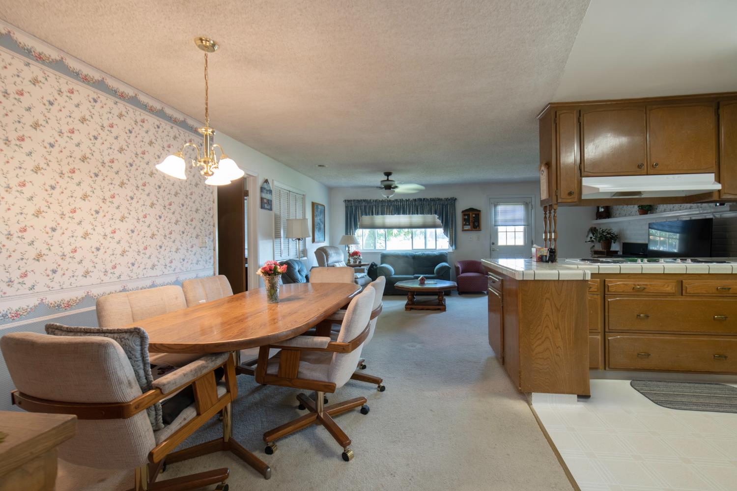 8294 E Hedges Ave, Fresno, CA 93737
