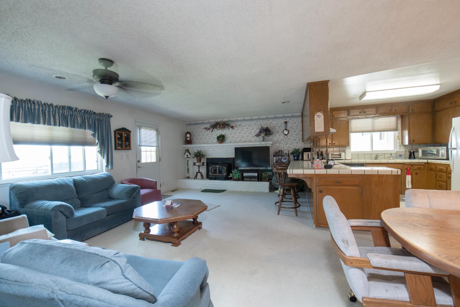 8294 E Hedges Ave, Fresno, CA 93737