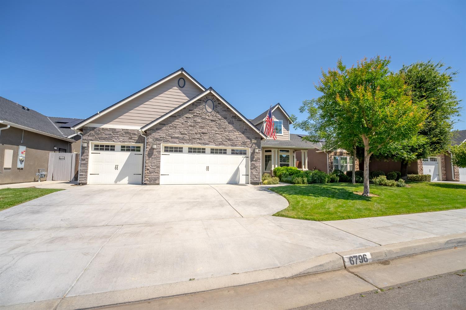 6796 W Oak Ave, Fresno, CA 93722