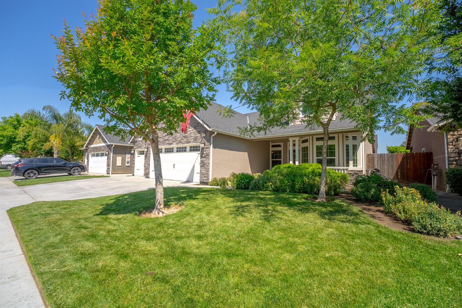 6796 W Oak Ave, Fresno, CA 93722